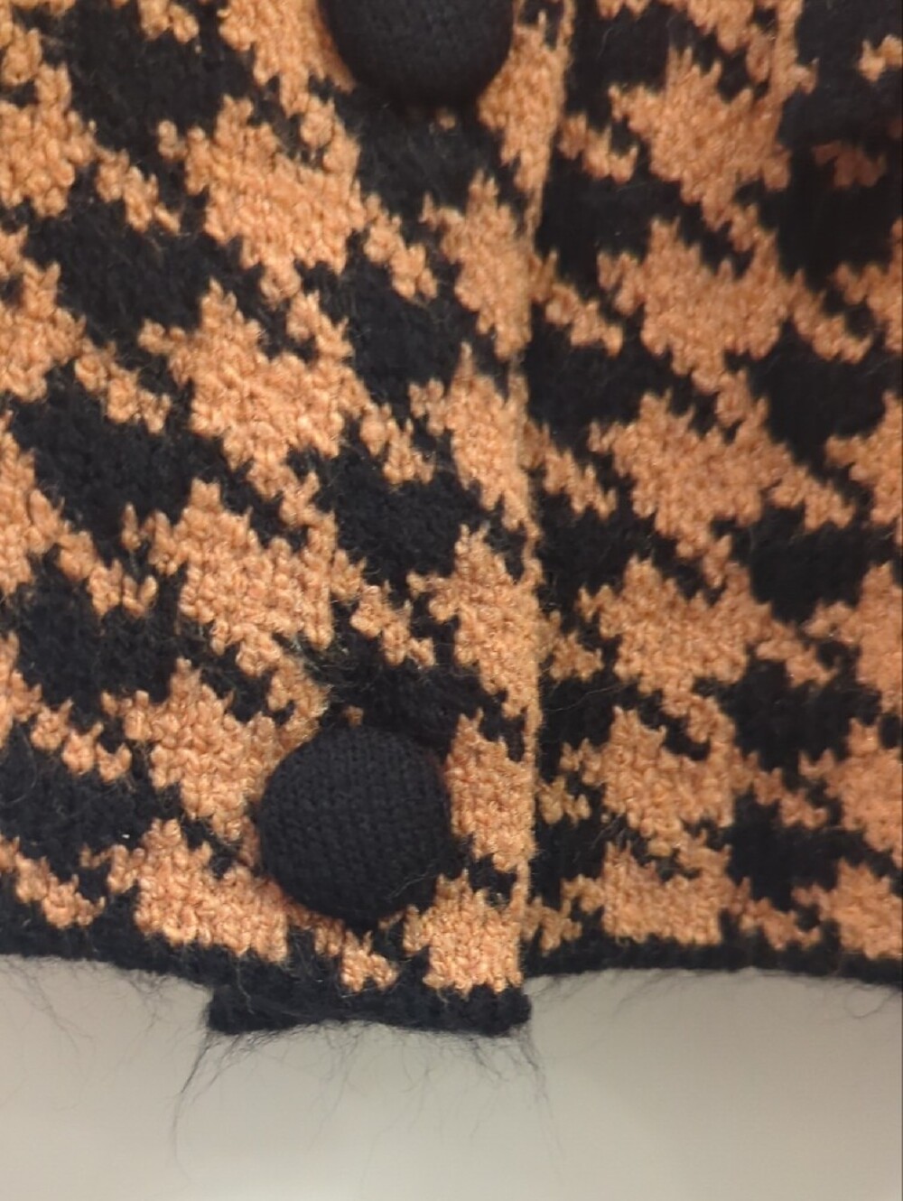 House of Harlow 1960 Black and Camel Houndstooth Knit - Picture 9 of 9
